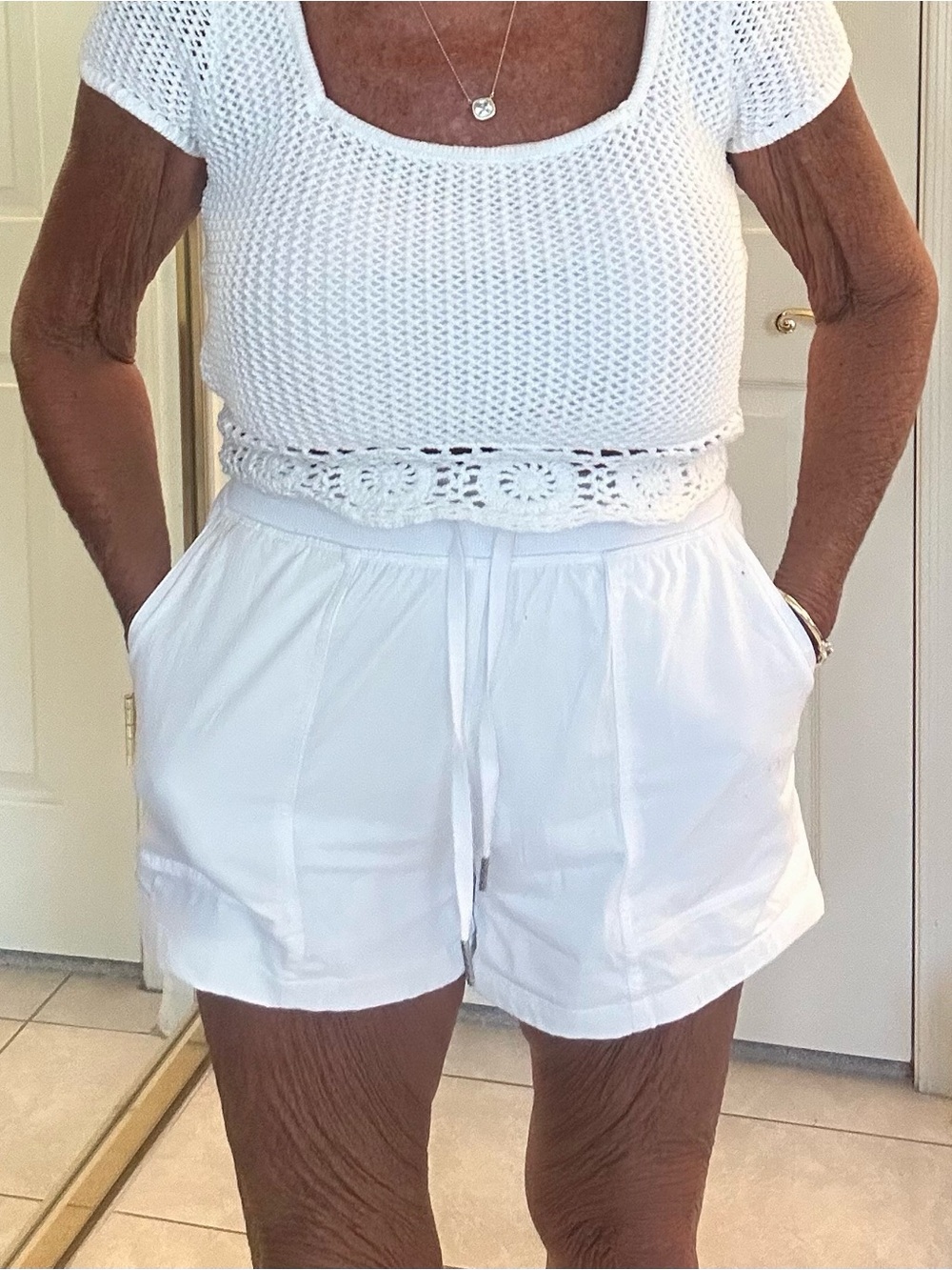 Lululemon Dance Studio White Drawstring Women’s Shorts 4 NWOT